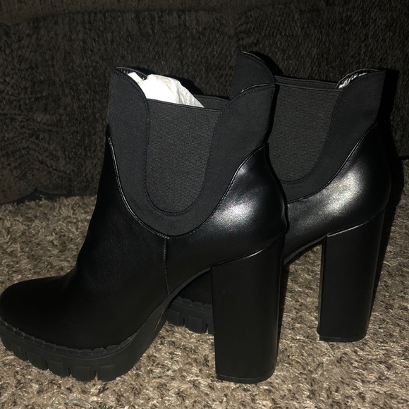 NEVER WORN, BRAND NEW, Chunky Heel Bootie - Picture 2 of 2